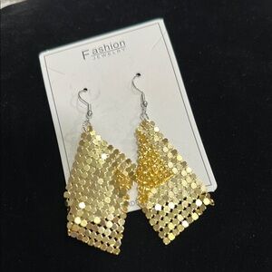☘️Gold Dangle Earrings